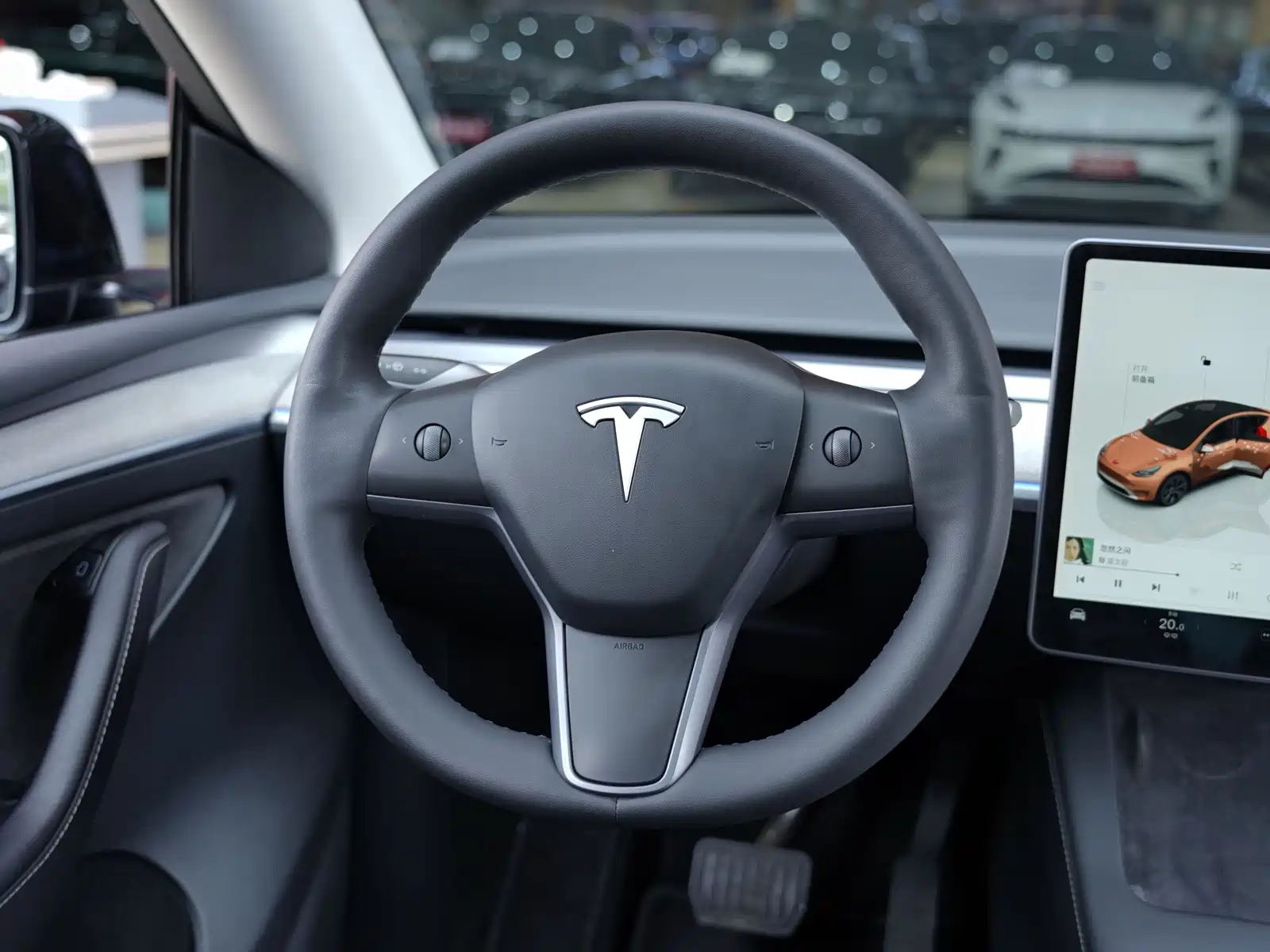 Фото 10 - Tesla Model Y