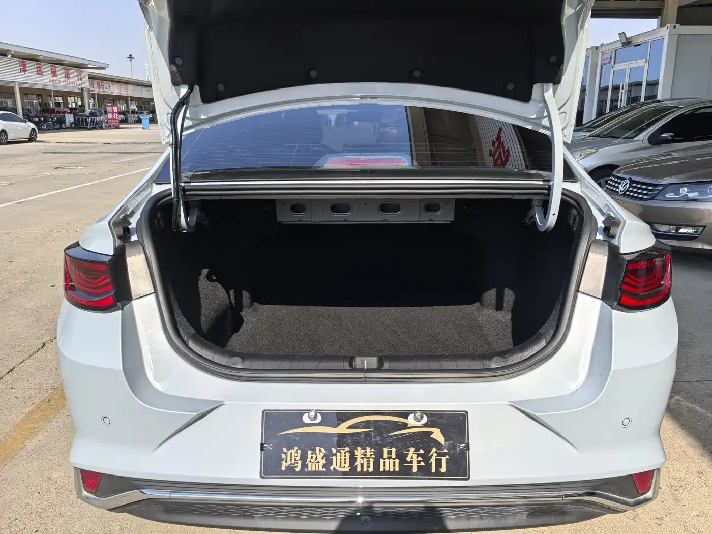 Geely Emgrand L HiP 2024 2024 Model Soaring Dragon Edition 1.5TD-DHT Pro 100KM Surpassing Type