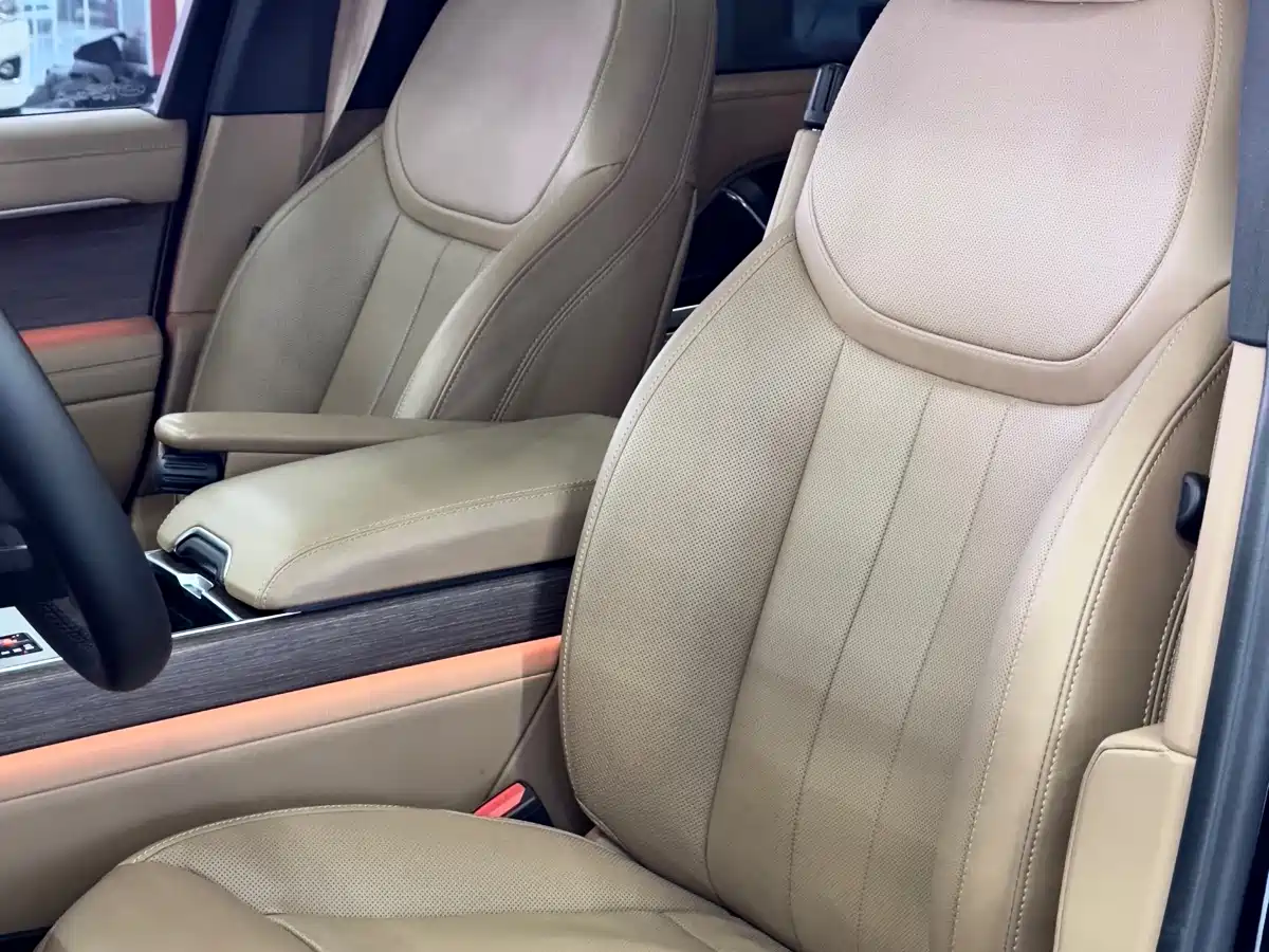 Land Rover Range Rover 2024 3.0 L6 400PS Golden Age Extended 7-Seater фото 9
