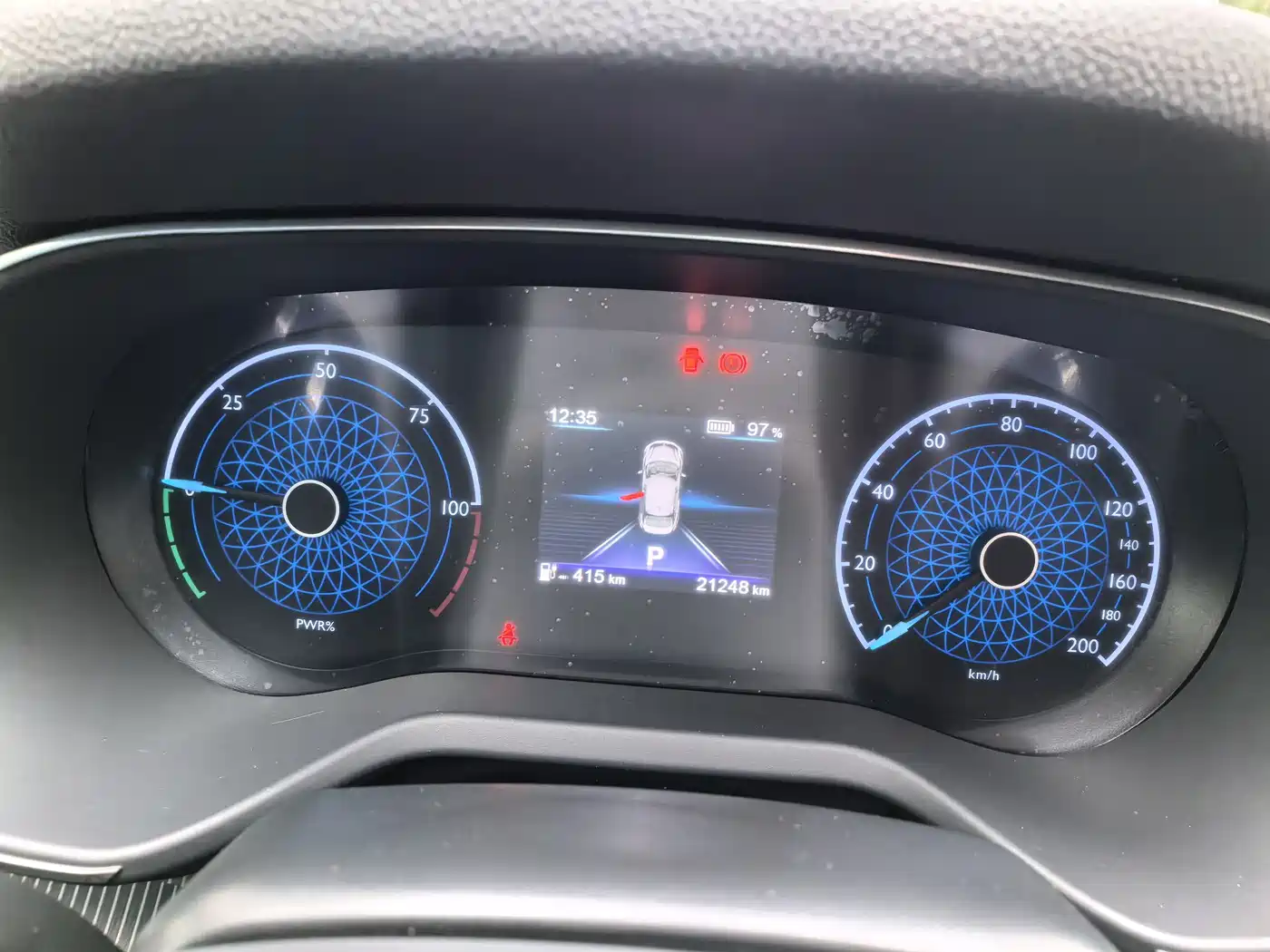 Hongqi E-QM5 2023 Facelift Basic Travel Edition фото 10