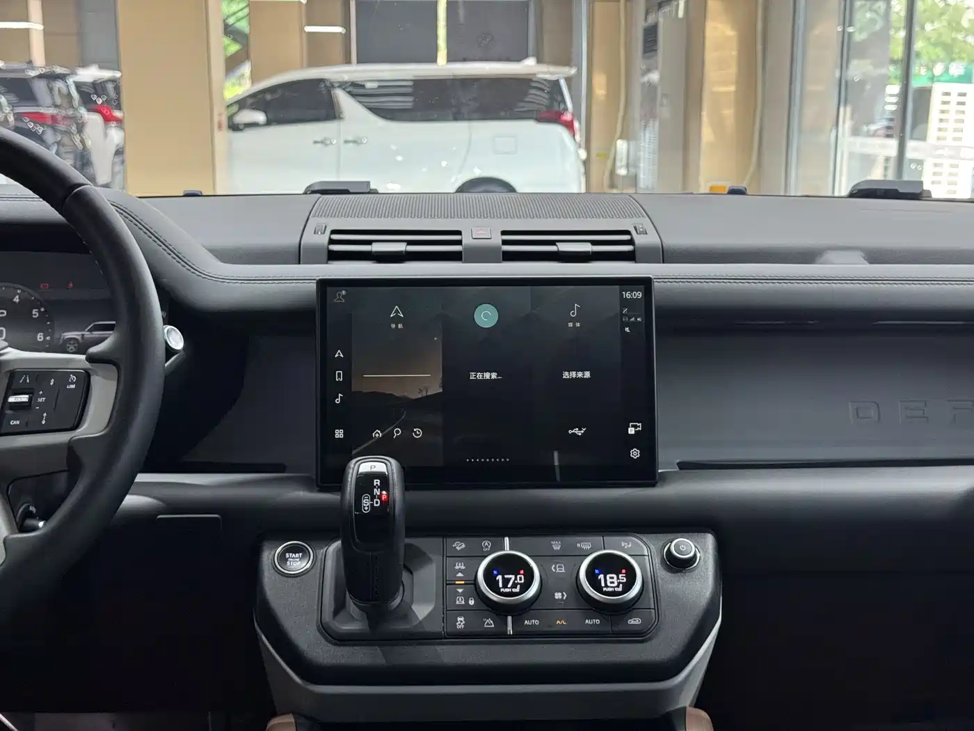 Land Rover Defender 2024 110 3.0T P400 Dark Special Edition фото 14