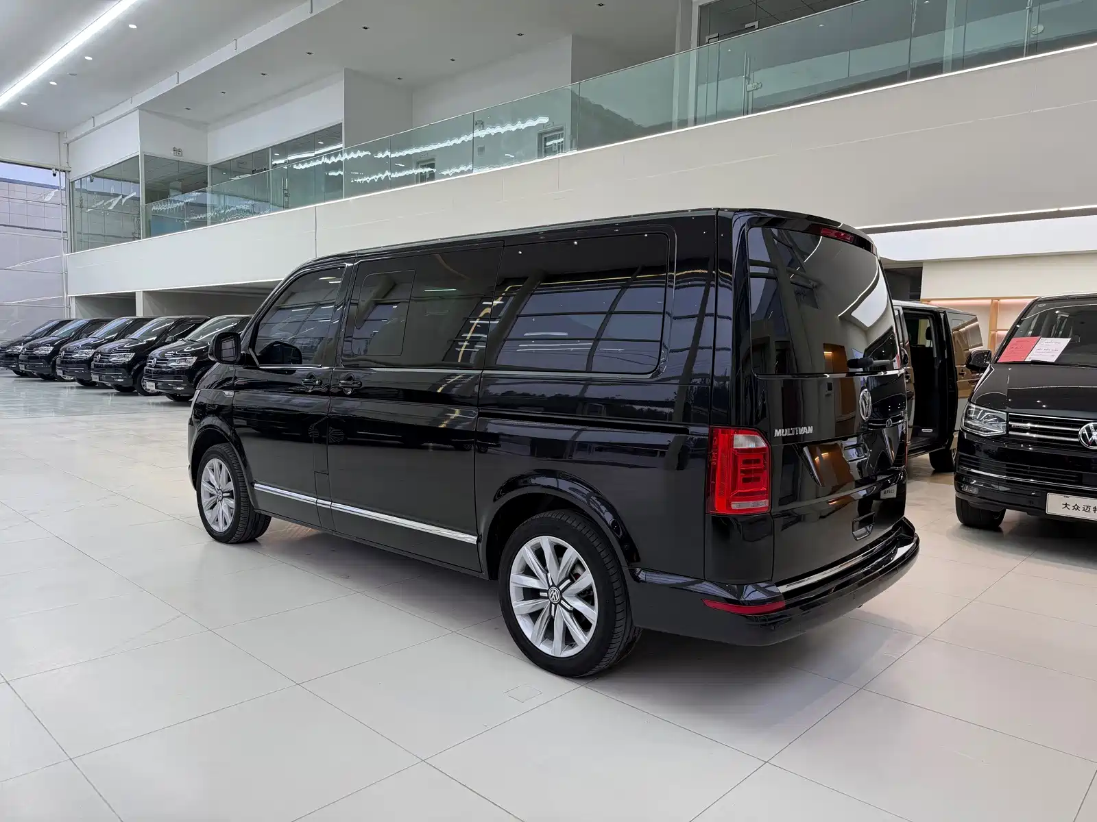 Фото 4 - Volkswagen Multivan