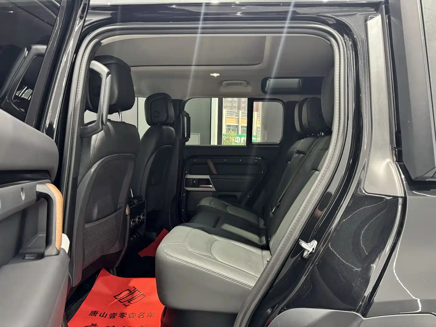 Land Rover Defender 2024 110 3.0T P400 Dark Special Edition фото 19