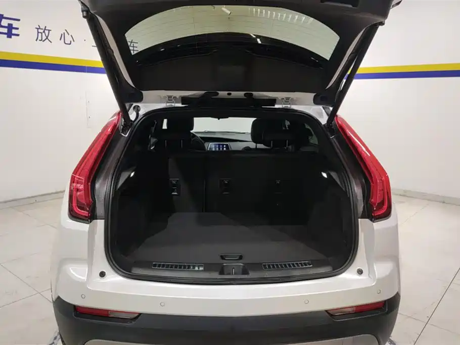 Cadillac XT4 2022 28T FWD Luxury фото 4