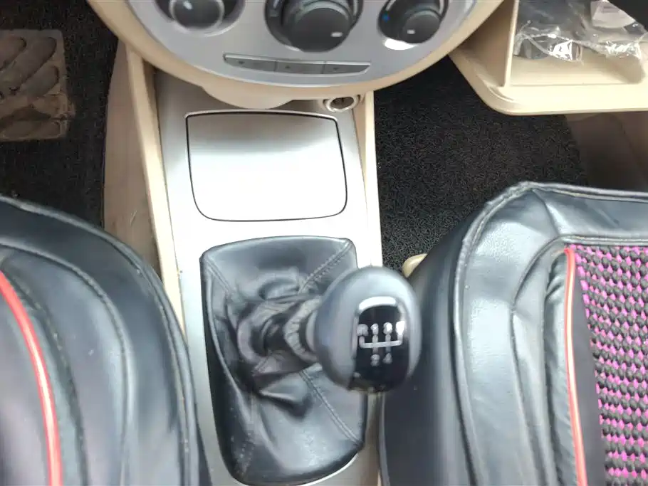 Buick Excelle 2013 1.5L Manual Classic Edition фото 16