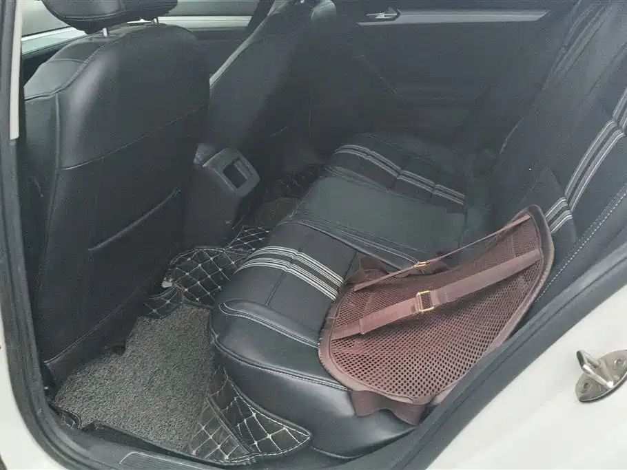 Volkswagen Lamando 2015 230TSI DSG Style фото 11