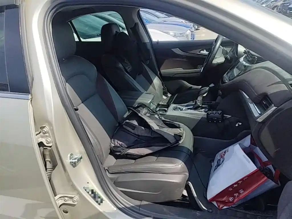 Chevrolet Malibu 2016 2.0L Automatic Luxury фото 25