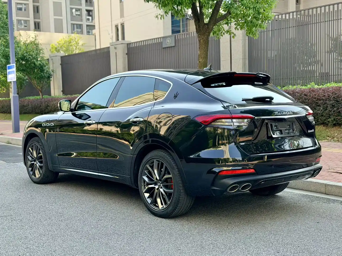 Photo 12 - Maserati Levante