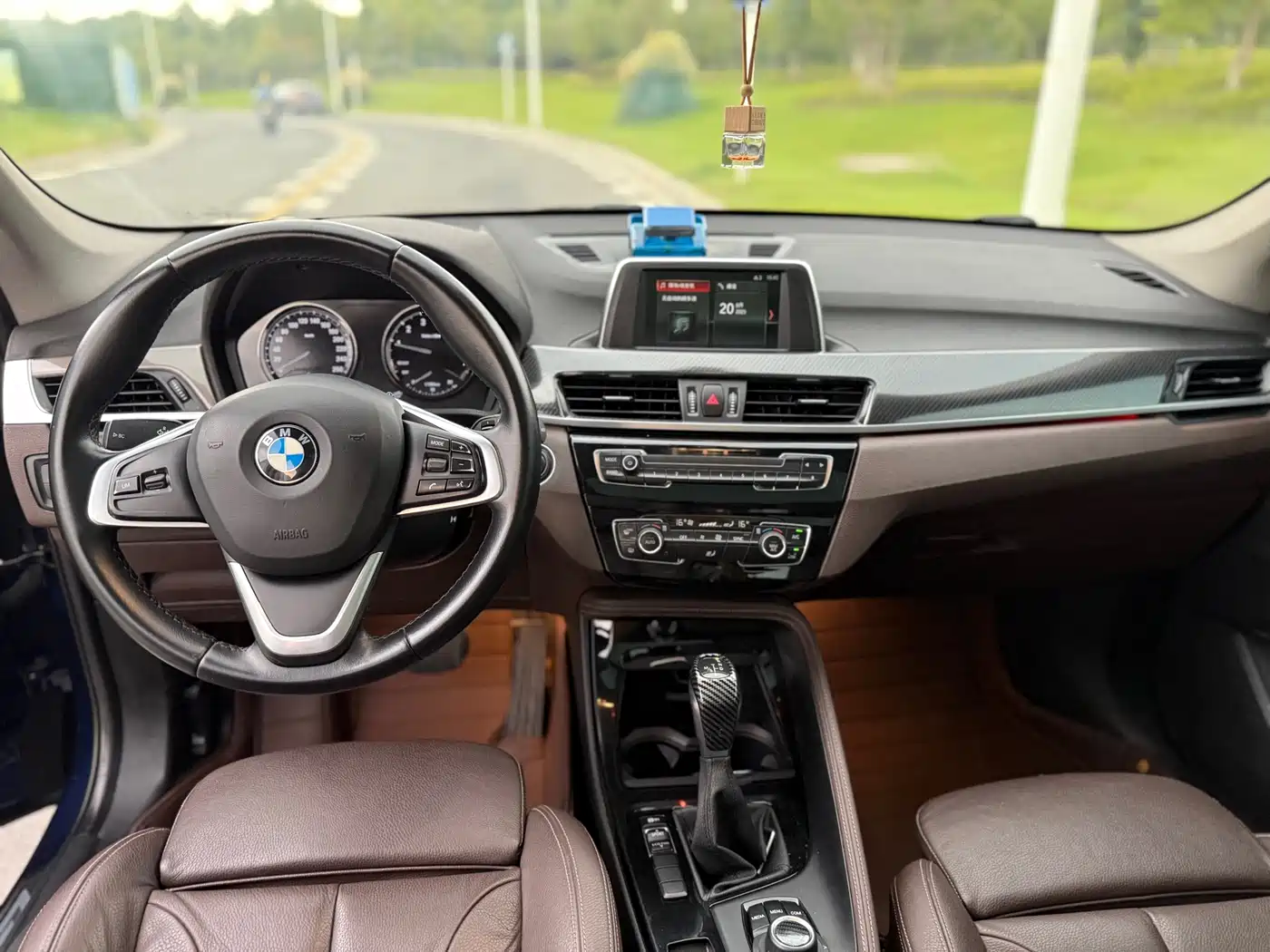BMW X1 2019 sDrive18Li Premium Model фото 10