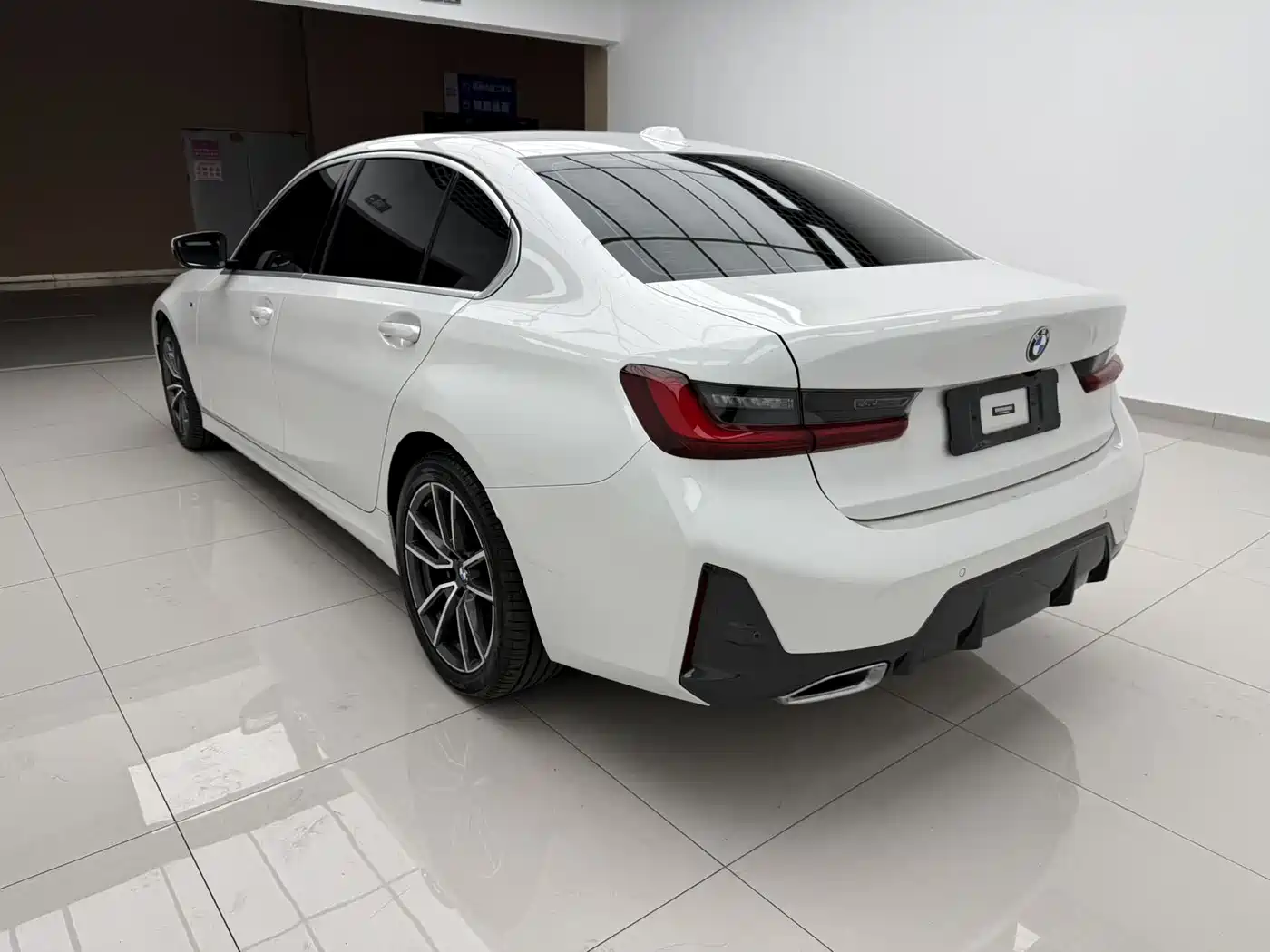 BMW 3 Series 2023 320Li M Sport Package фото 6
