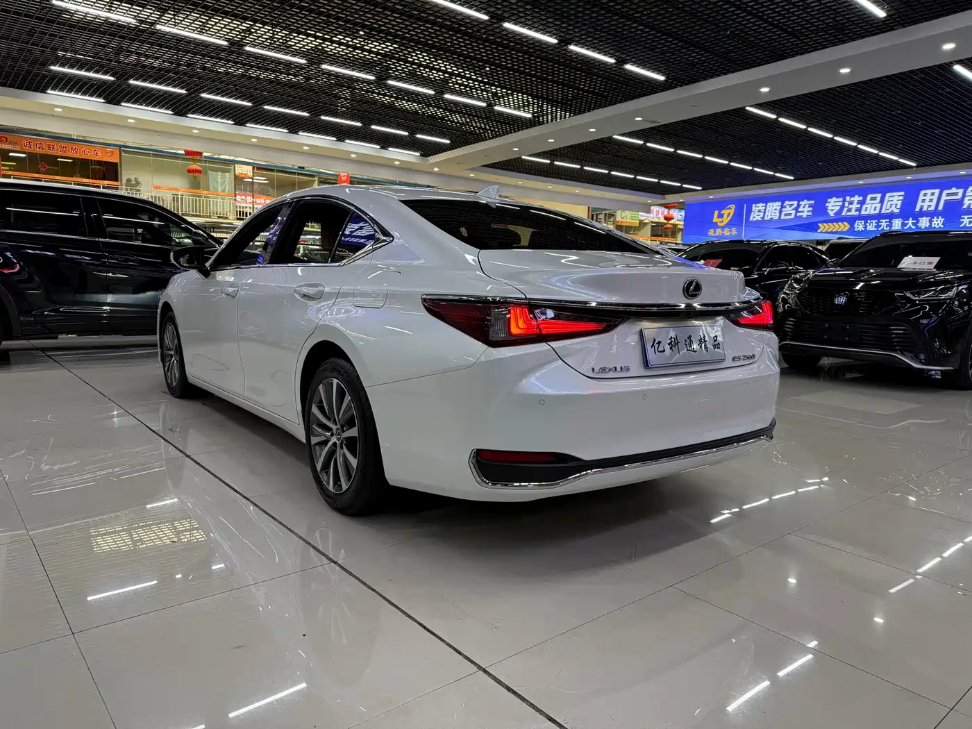 Lexus ES 2020 200 Excellence фото 7