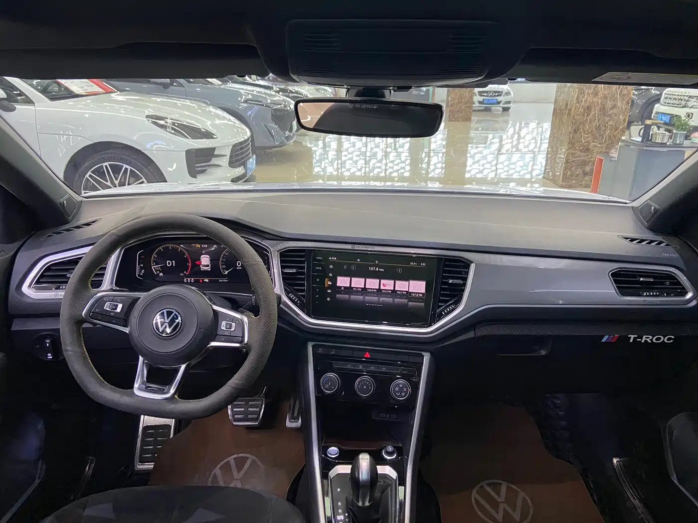 Volkswagen T-ROC 2022 280TSI DSG 2WD R-Line Pro PLUS фото 9