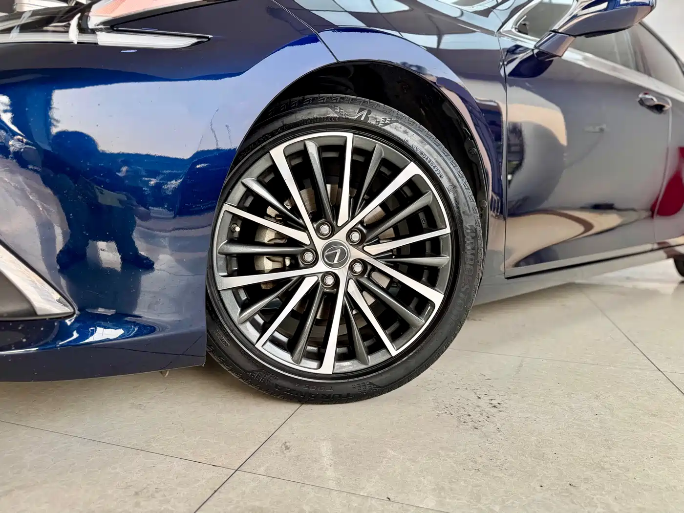 Lexus ES 2022 300h Ultimate Edition фото 21