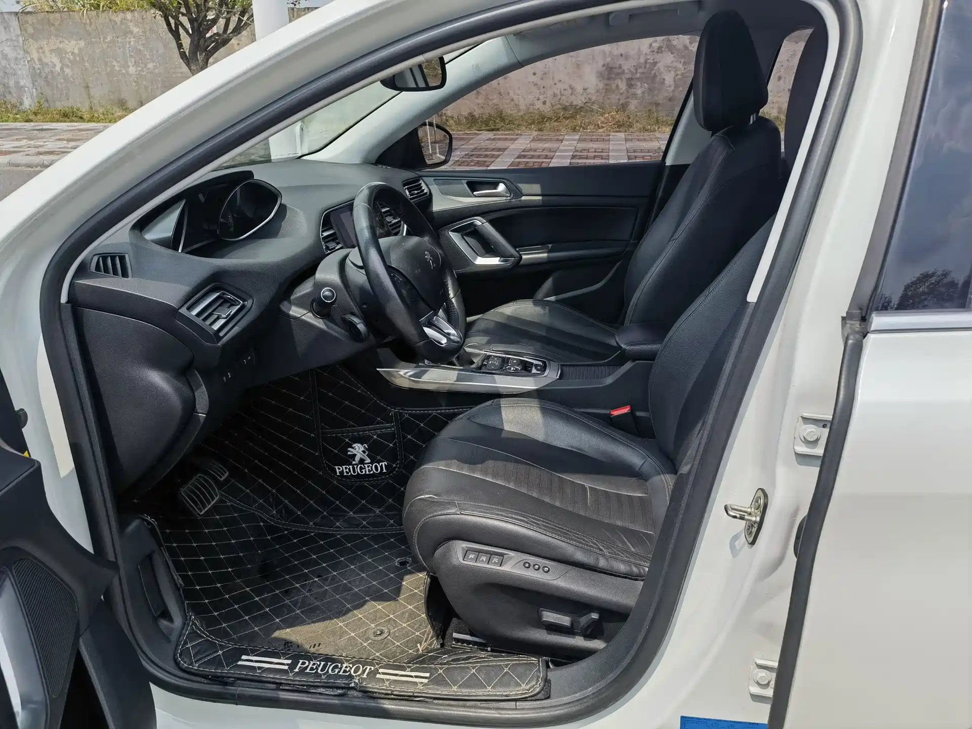 صورة 7 - Peugeot 308S