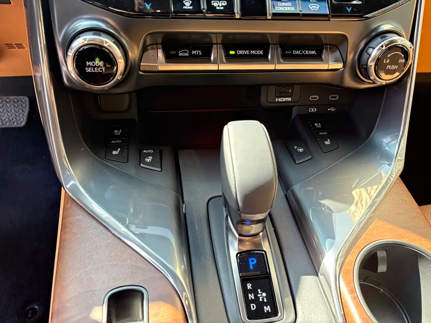 Lexus LX 2025 700h Boundary Edition фото 17