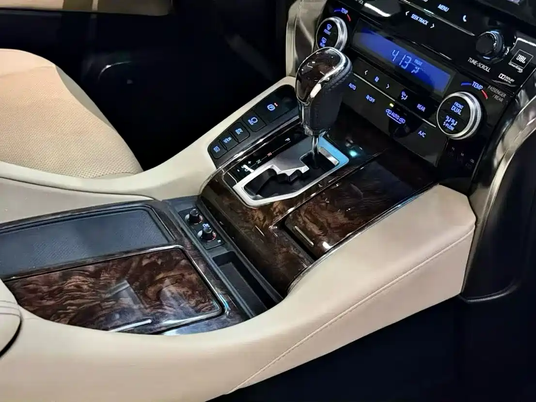 Toyota Alphard 2020 Hybrid 2.5L Luxury Edition фото 6