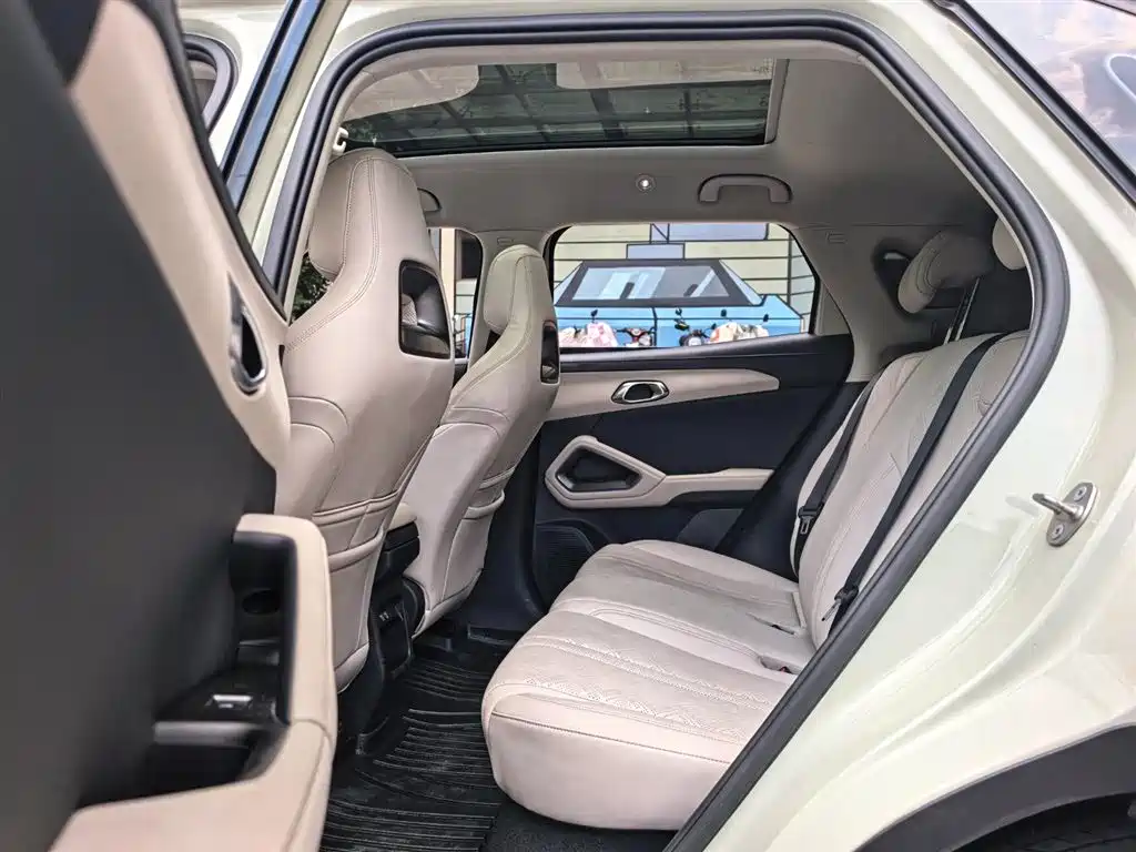 BYD Yuan UP 2024 401KM Surpass Edition фото 6