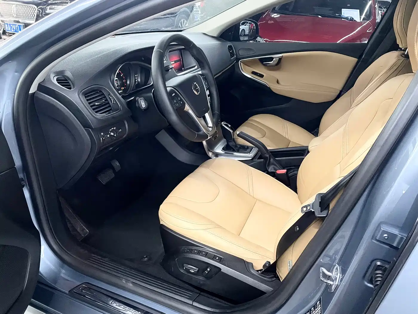 Фото 8 - Volvo V40