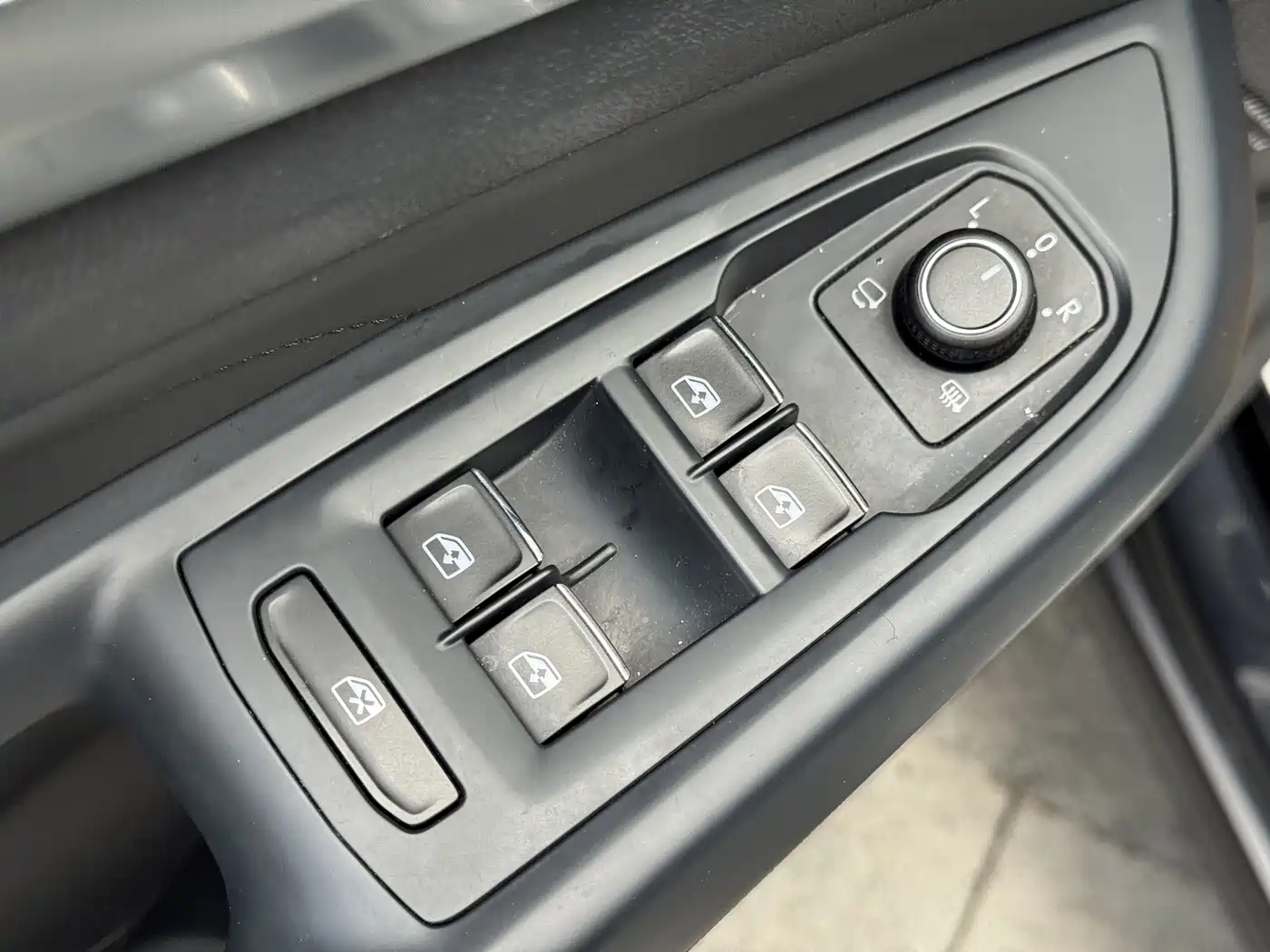 Volkswagen Passat 2022 330TSI Elite Edition фото 18