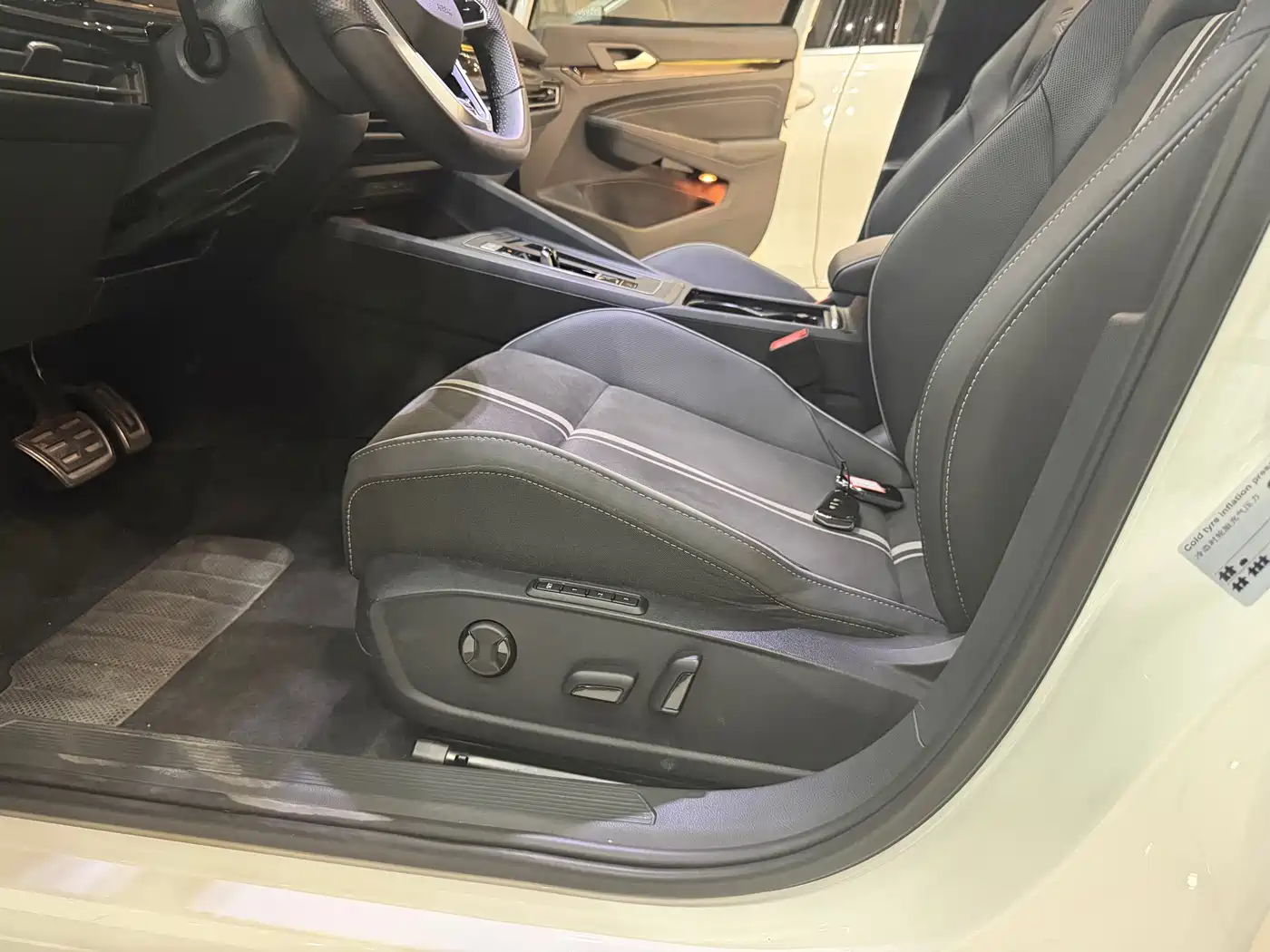 Volkswagen Golf 2023 280TSI DSG R-Line Lite фото 15