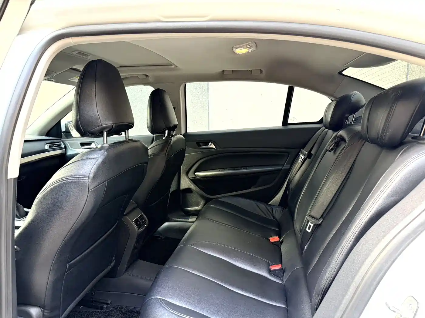 Peugeot 408 2016 1.6T Automatic Luxury Edition фото 8