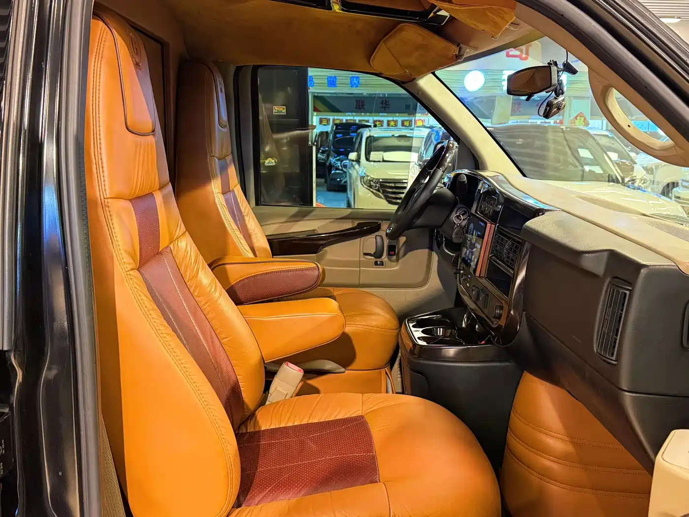 GMC Savana 2013 2011 Model 6.0L Business Star 7-seater