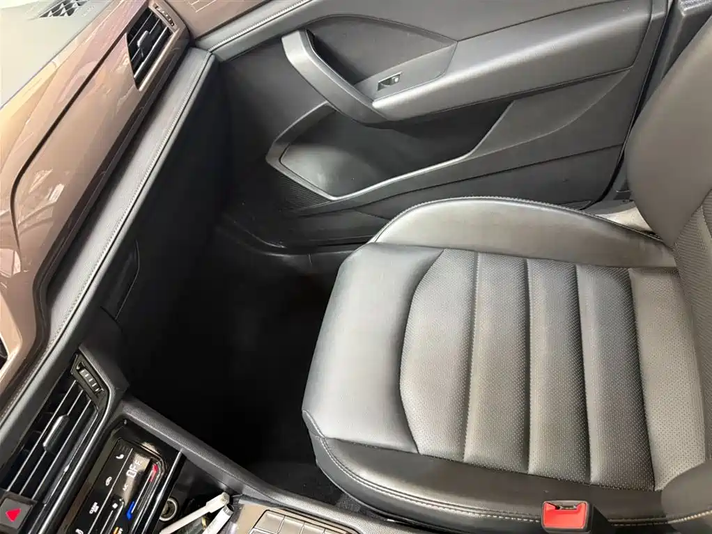 Volkswagen Tharu 2022 280TSI FWD Luxury Edition фото 13