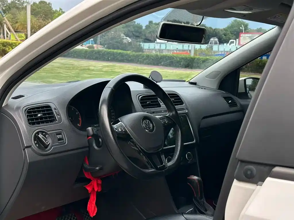Volkswagen Polo 2018 1.5L Auto Safe Drive фото 4