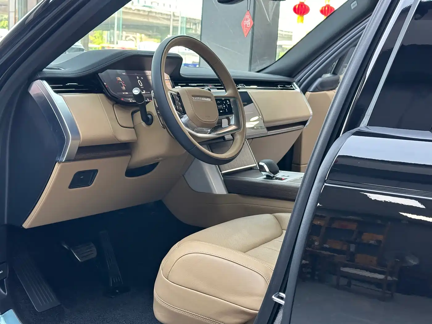 Land Rover Range Rover 2024 3.0 L6 400PS Genesis Extended фото 4