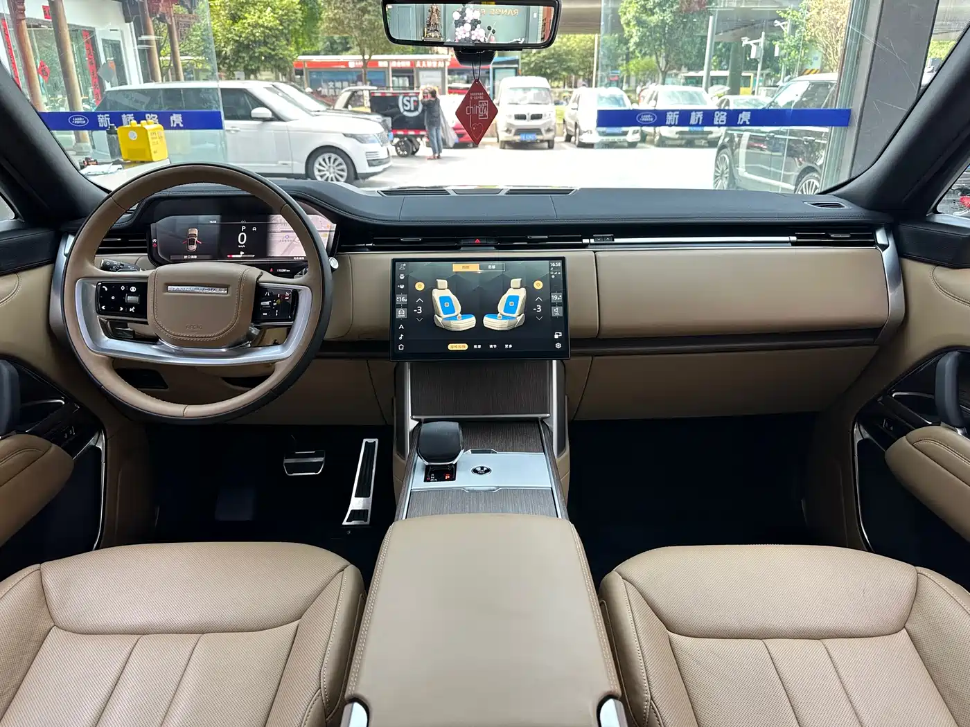 Land Rover Range Rover 2024 3.0 L6 400PS Genesis Extended фото 5