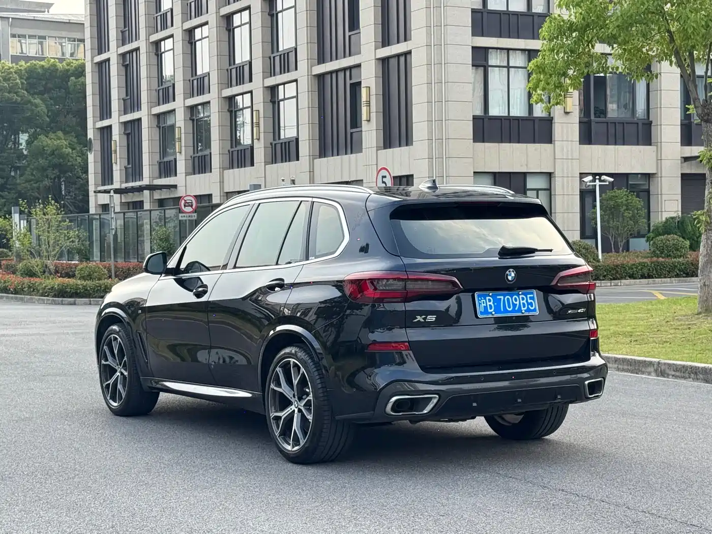 BMW X5 (Import) 2021 xDrive40i Exclusive M Sport Package фото 6