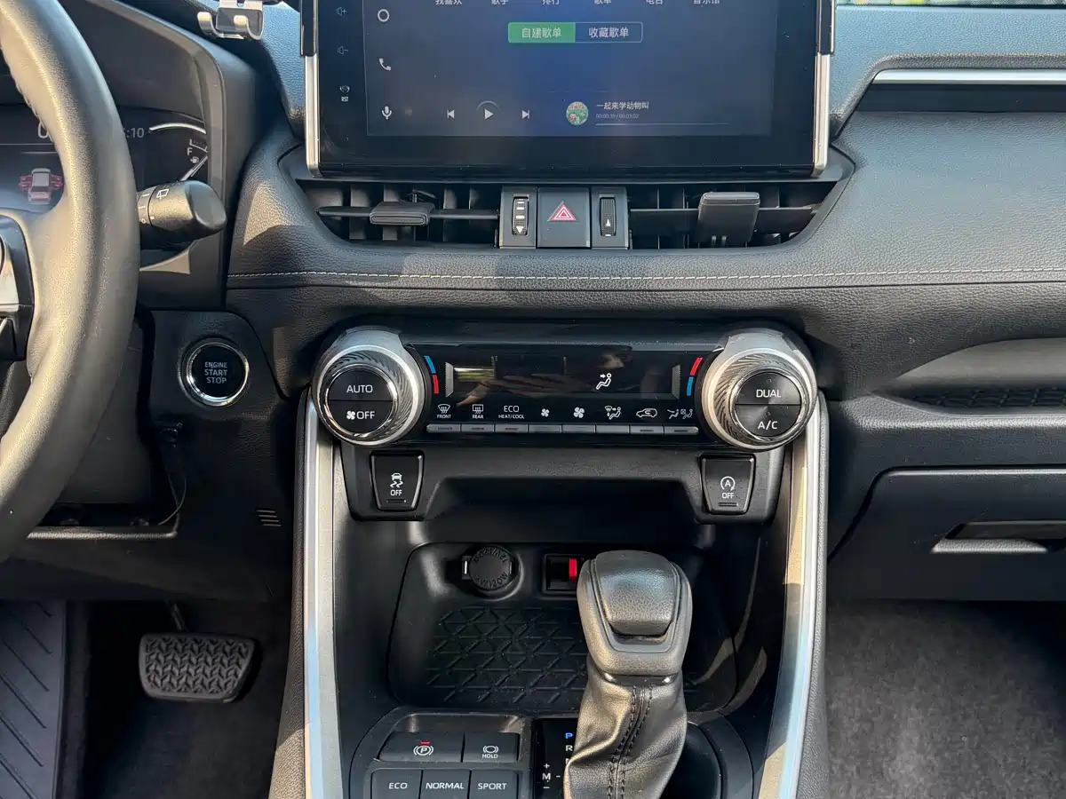 Toyota RAV4 Rongfang 2022 2.0L CVT 2WD Trend Edition фото 16