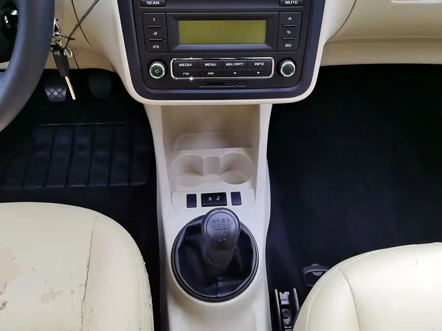 Škoda Fabia 2014 2012 1.4L Manual Crystal Edition