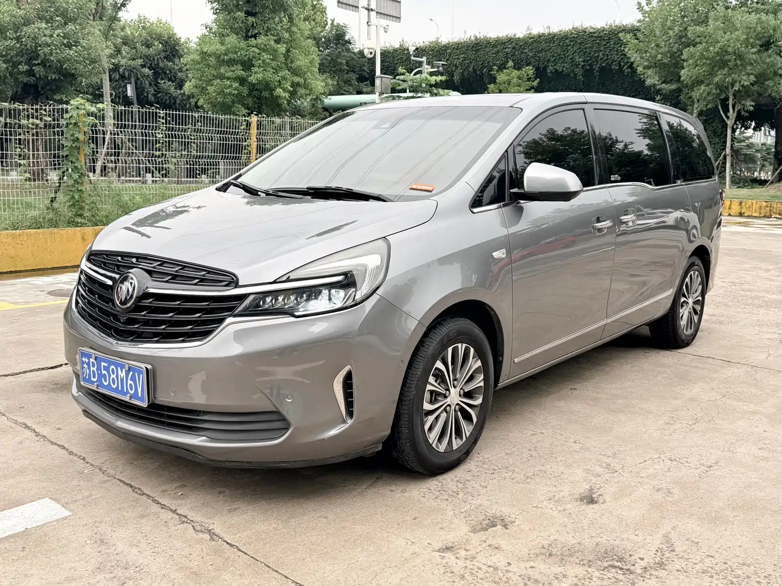 Фото 1 - Buick GL8