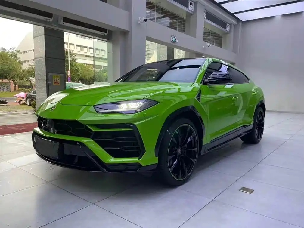 Фото 1 - Lamborghini Urus