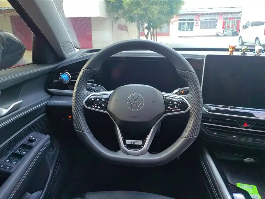 Volkswagen Passat 2025 Pro 380TSI Dragon Glory Edition фото 15
