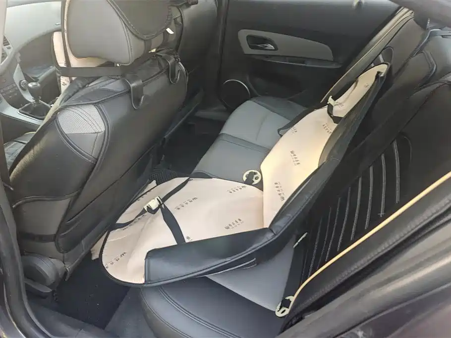 Chevrolet Cruze 2012 1.6L SE MT фото 11