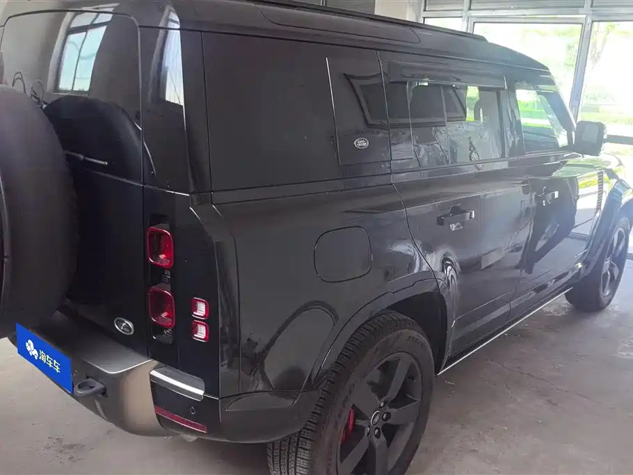 Land Rover Defender 2023 110 3.0T P400 75th Anniversary Legend Edition фото 3