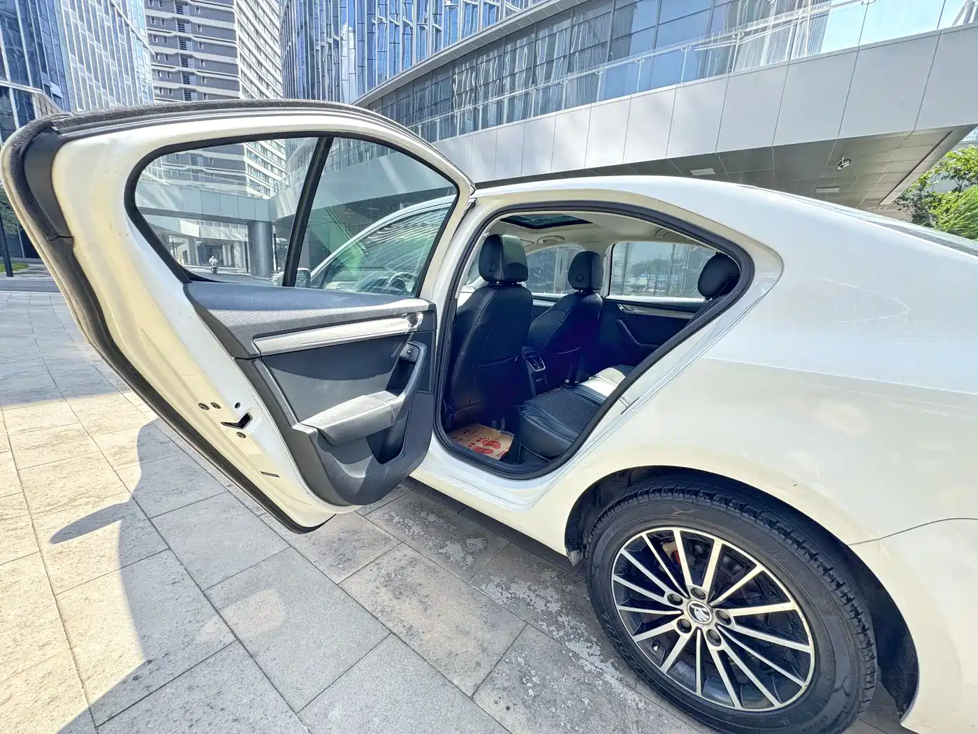Škoda Octavia 2018 TSI230 DSG Luxury Edition фото 14