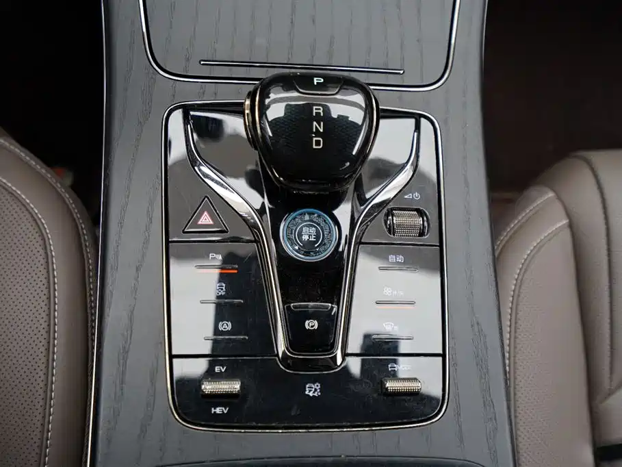 BYD Han 2022 DM-i 121KM Premium фото 10