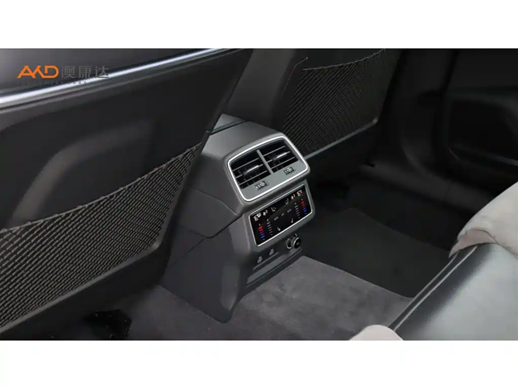 Фото 9 - Audi A6L