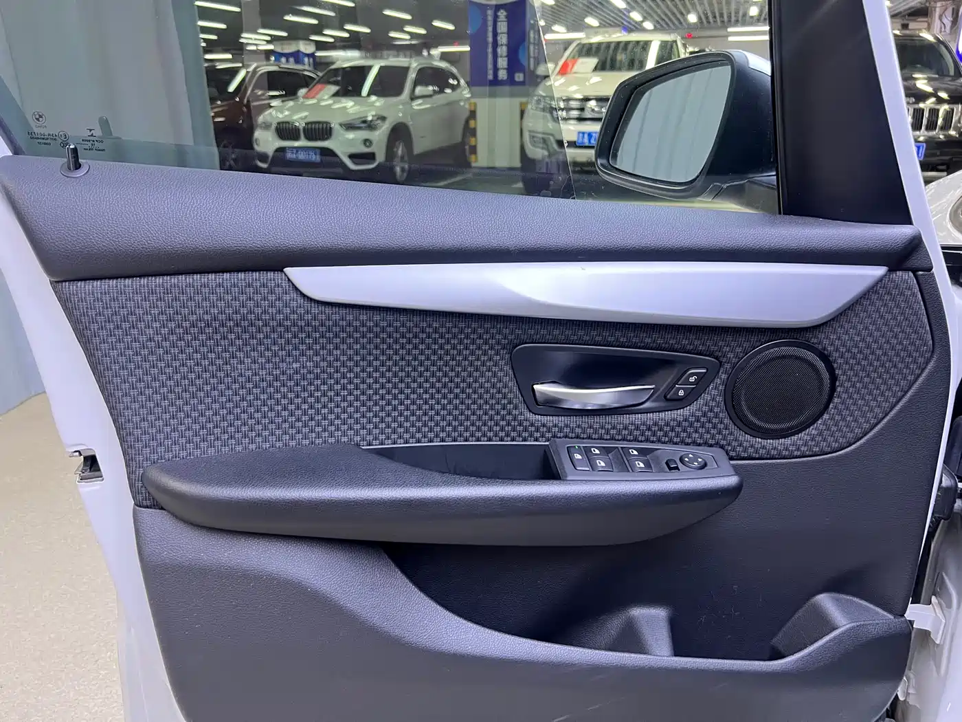 BMW 2 Series Touring 2016 218i Leading фото 10