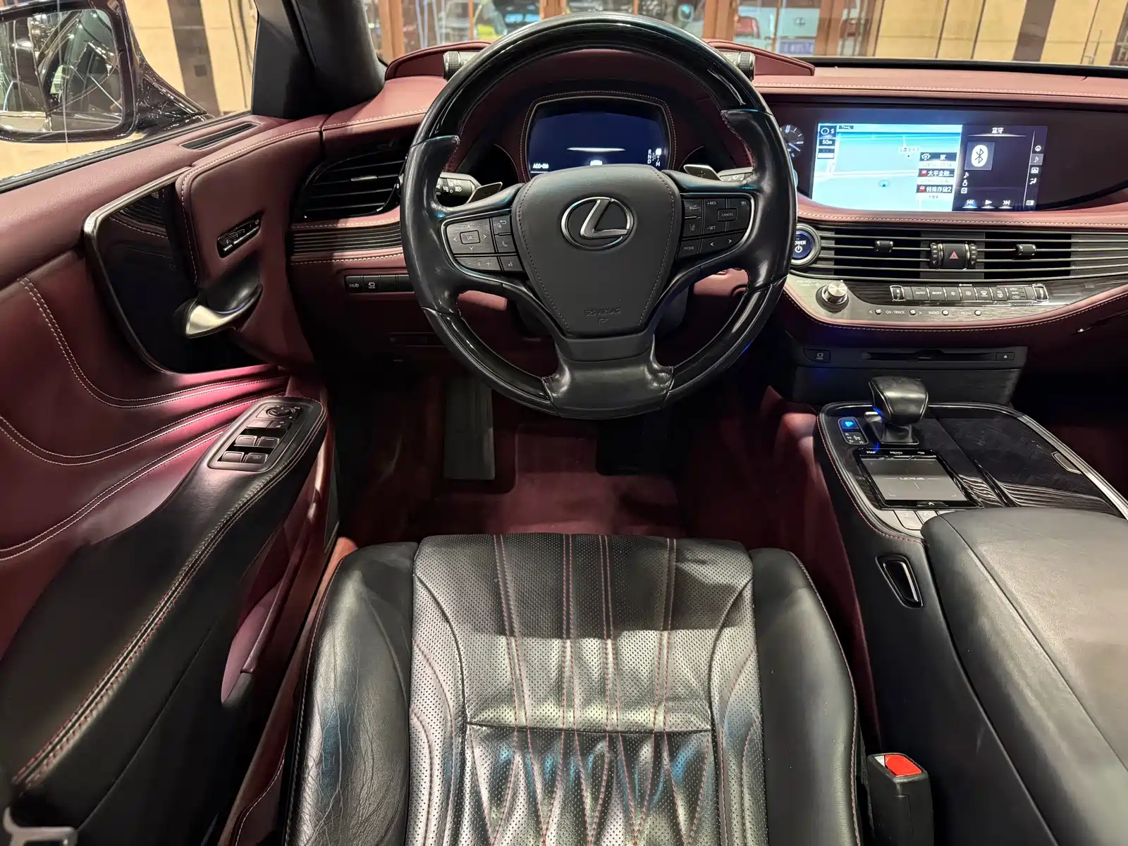 Фото 12 - Lexus LS