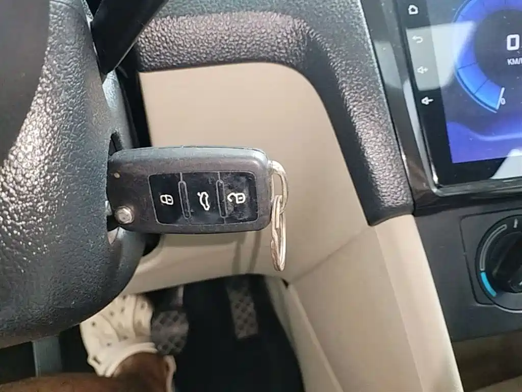 Škoda Rapid 2015 1.6L Manual Smart Selection фото 9