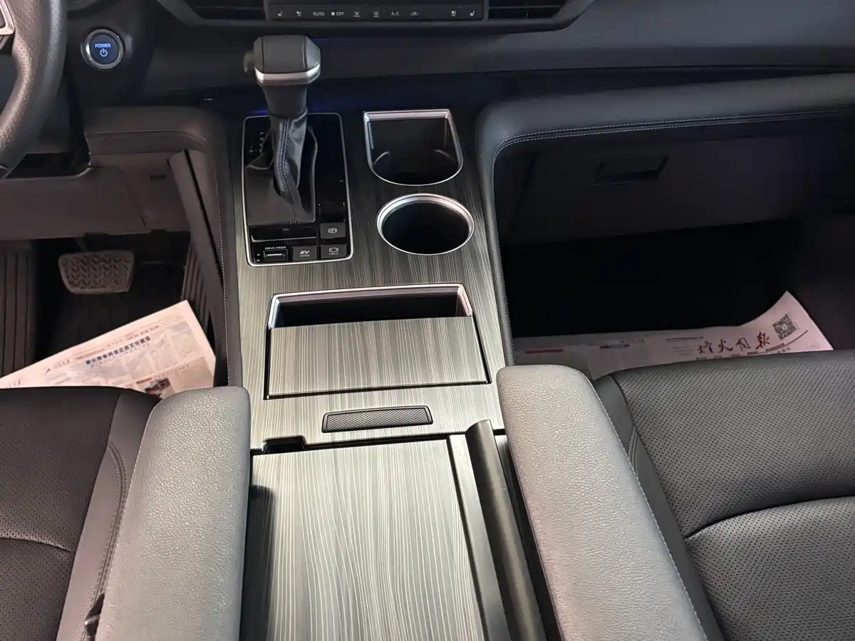 Toyota Sienna 2021 2.5L Hybrid Premium Edition фото 11