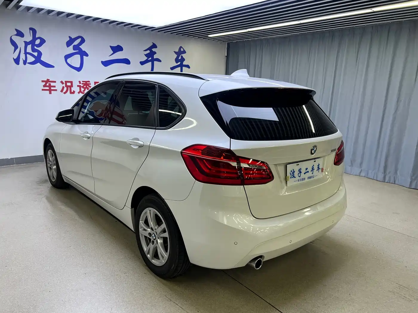 BMW 2 Series Touring 2016 218i Leading фото 20