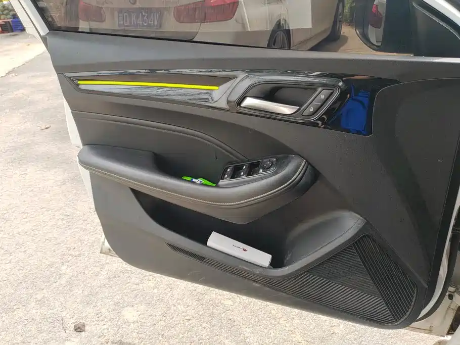 Фото 7 - Roewe i5
