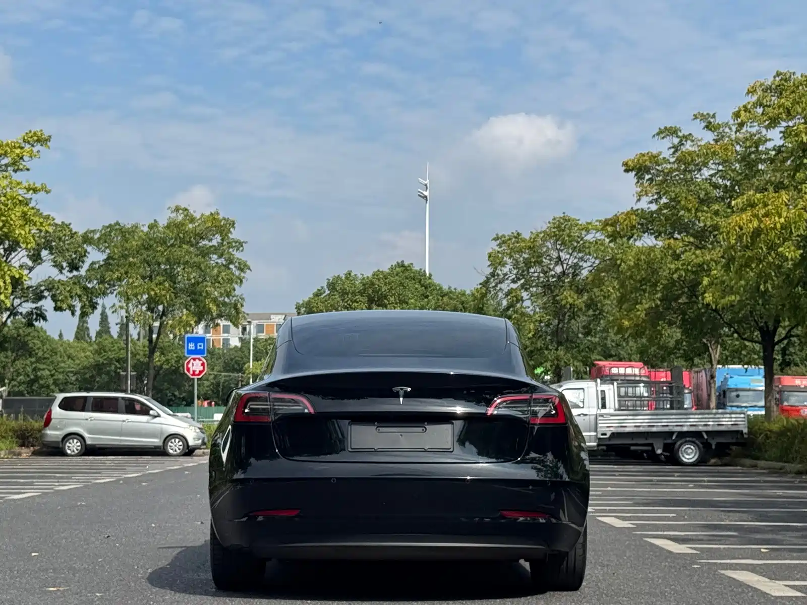 Фото 12 - Tesla Model 3