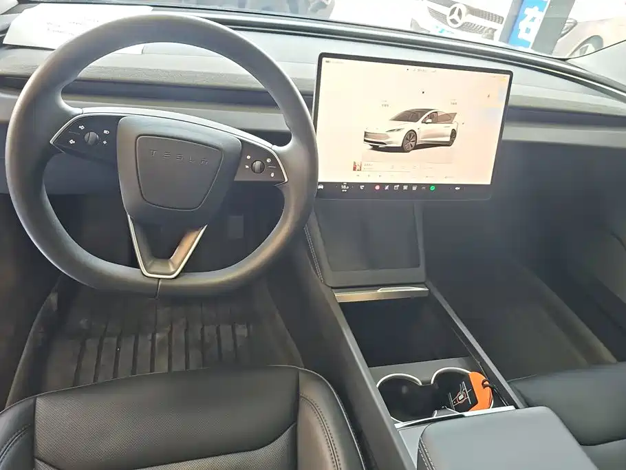 Фото 12 - Tesla Model 3