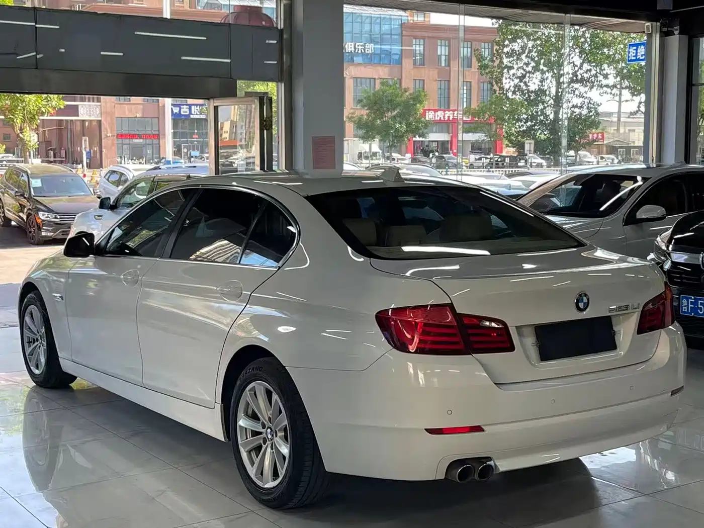 BMW 5 Series 2012 520Li Elegance фото 5